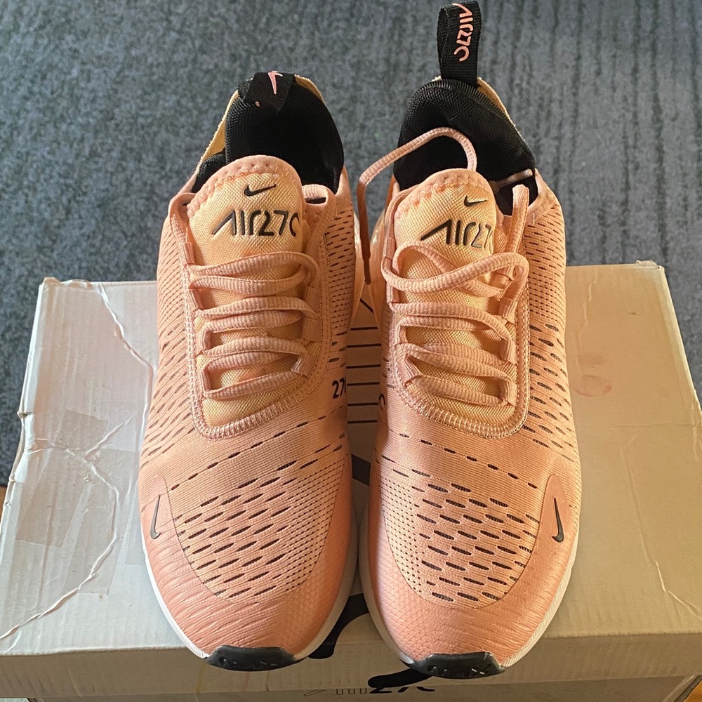 Nike Air 270 Coral Sneakers with Black Accents